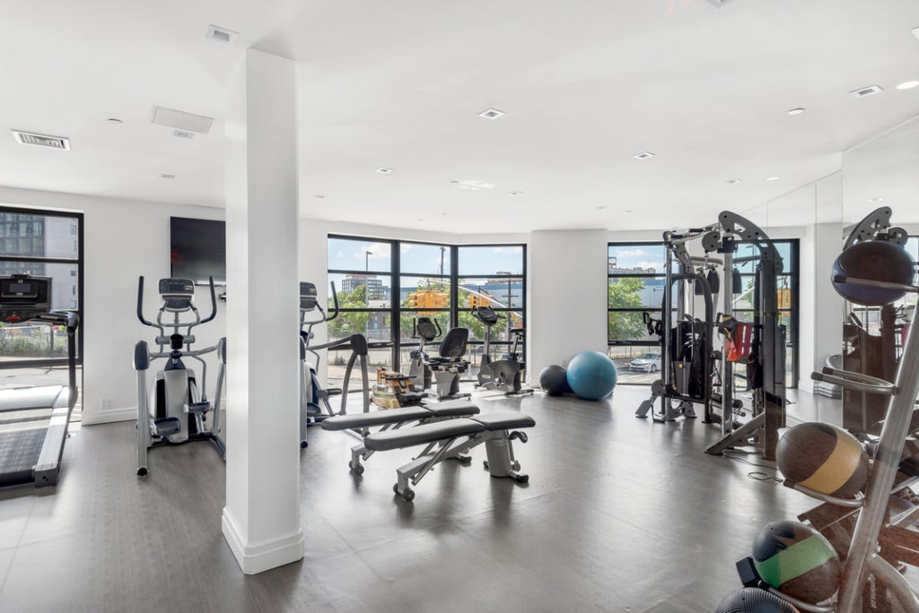 8 of 9 - 13-33 Jackson Avenue 6e, Long Island City, NY
