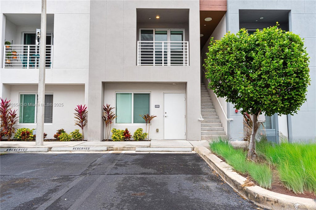 2555 Ne 193rd St 2102, Miami