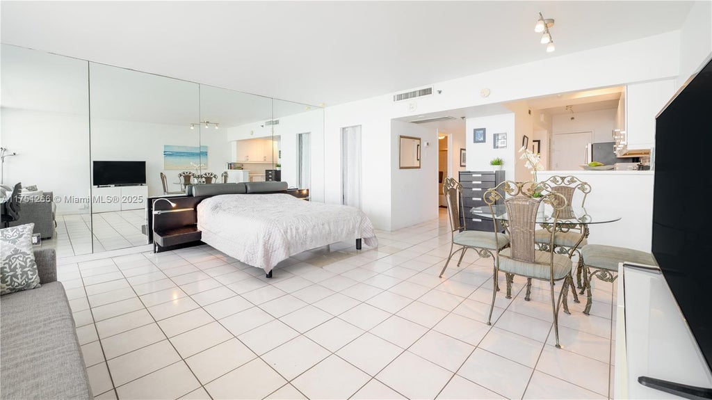 100 Lincoln Rd 1136, Miami Beach