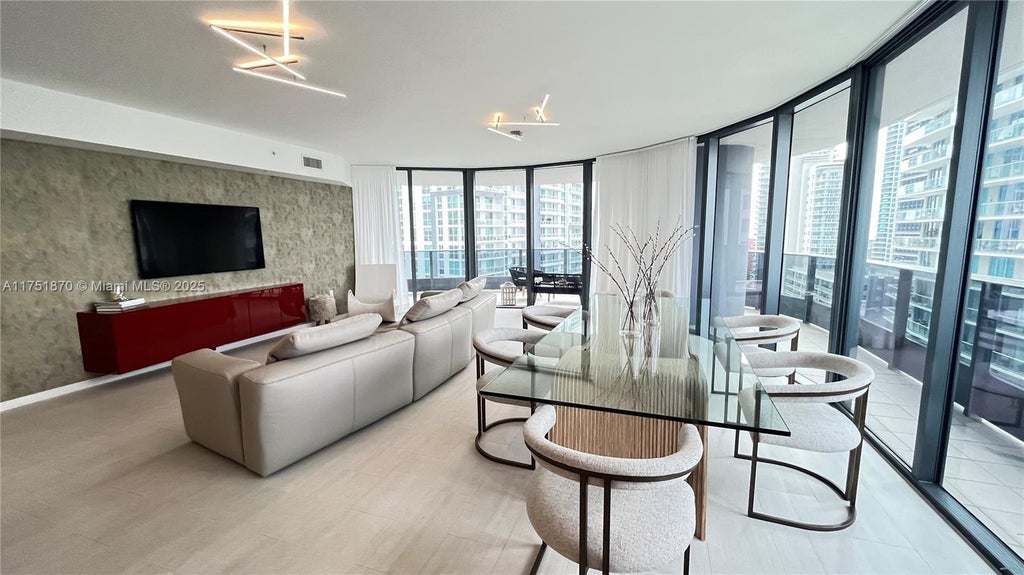 1000 Brickell Plaza 3002, Miami