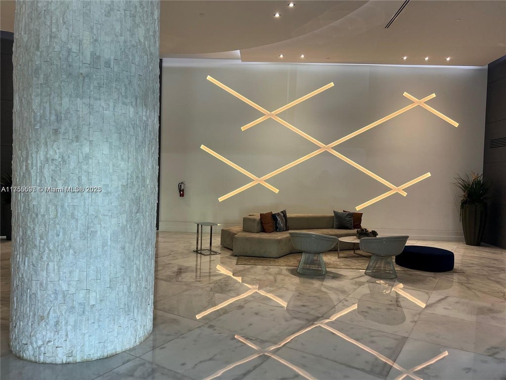 3300 Ne 192nd St 616, Aventura