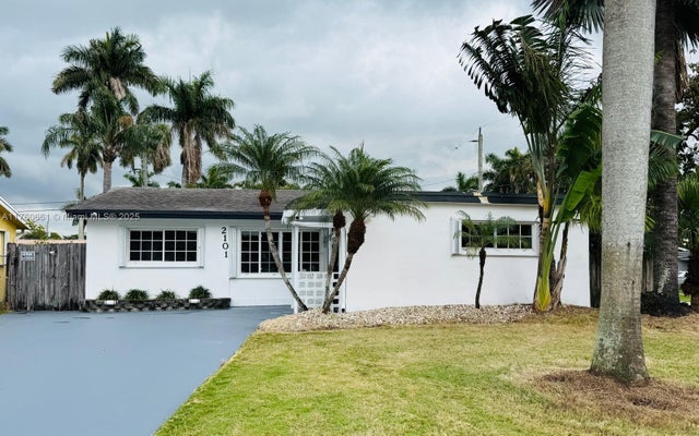 1 of 8 - 2101 N 15th Ave, Hollywood, FL