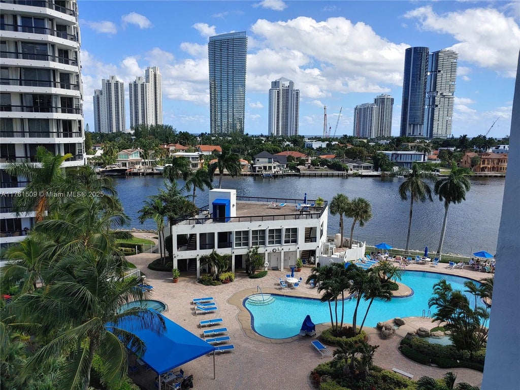 19101 Ne 36th Ct 707, Aventura