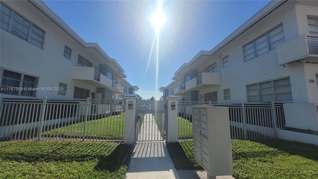 200 S Shore Dr 9, Miami Beach