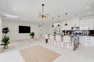 Photo of Listing #A11768643