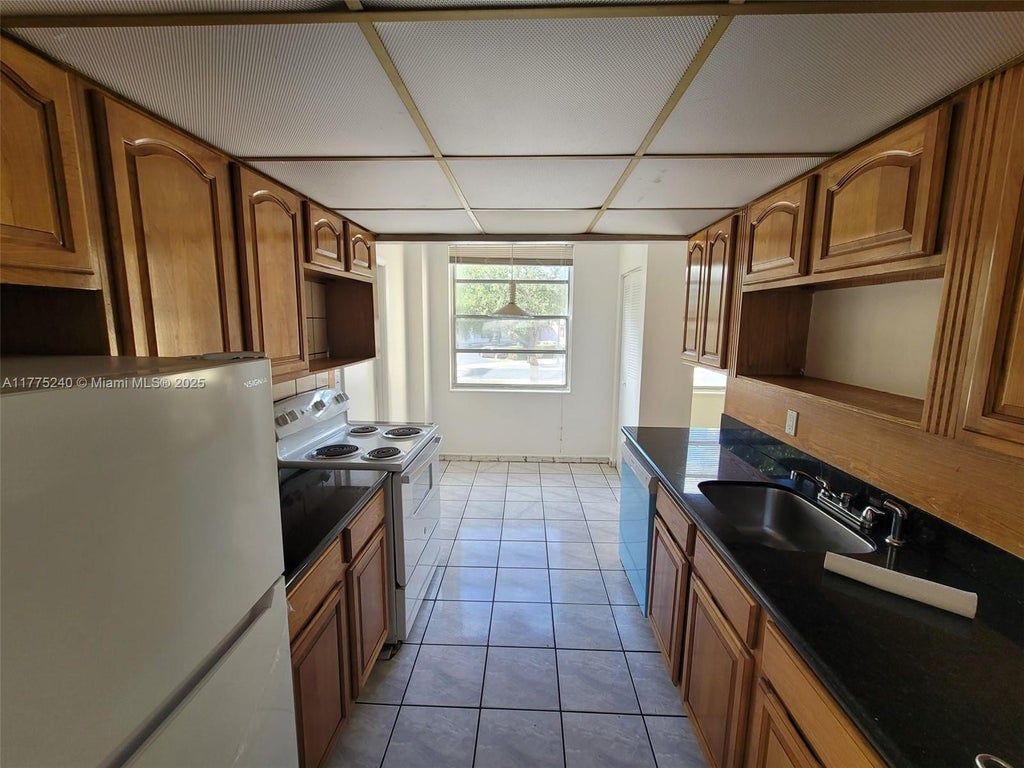 16400 Ne 17th Ave 206, North Miami Beach