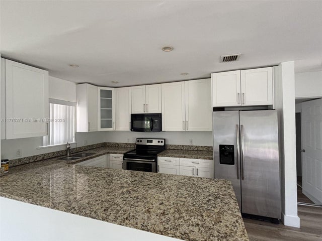 3 of 19 - 2449 Sw 7th St, Fort Lauderdale, FL