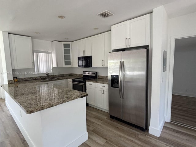 4 of 19 - 2449 Sw 7th St, Fort Lauderdale, FL