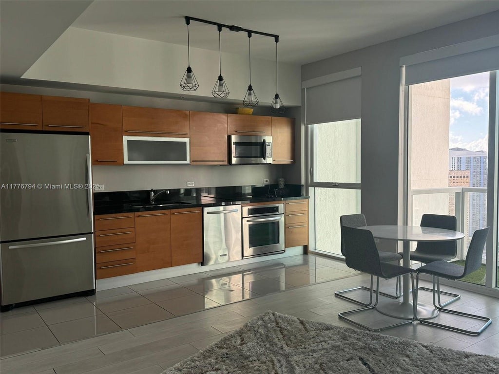 244 Biscayne Blvd 3905, Miami