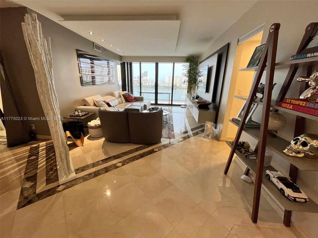 2800 Island Blvd 1101, Aventura