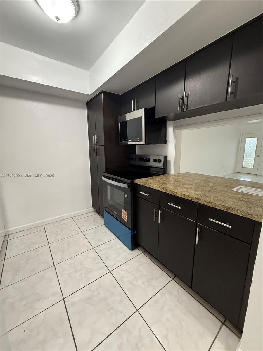 1885 Ne 121st St 18, North Miami