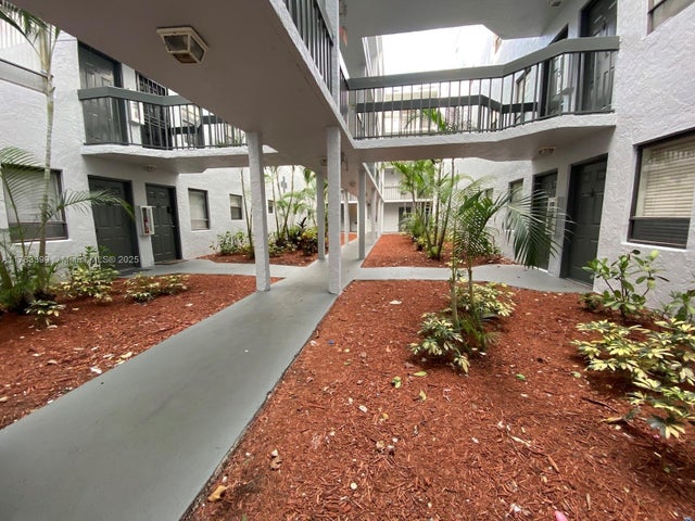 3 of 11 - 1750 N Congress Ave 108, West Palm Beach, FL