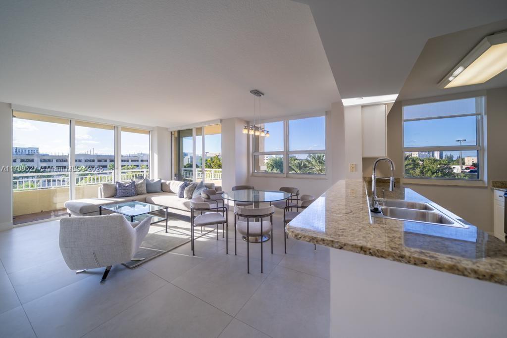 19501 W Country Club Dr 409, Aventura