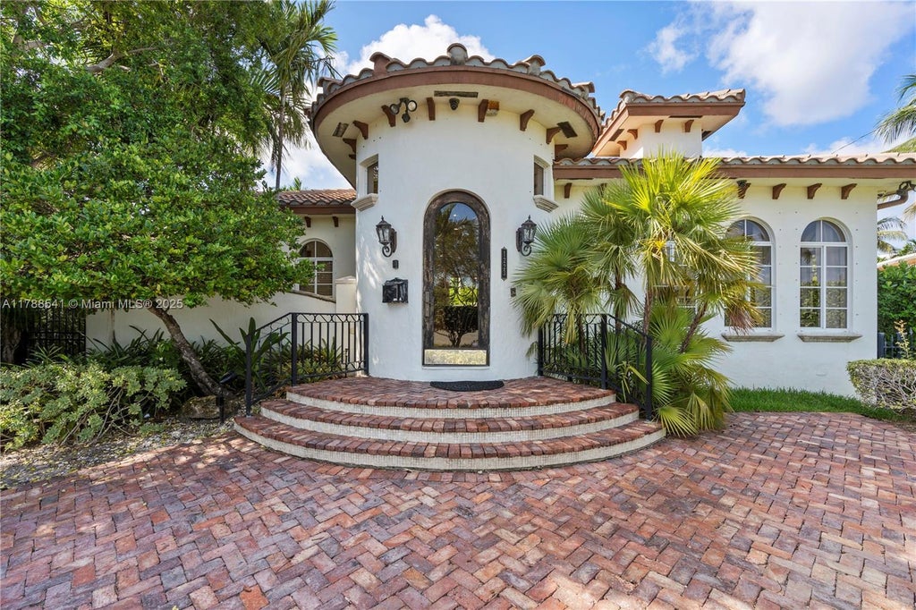 1223 Jackson St, Hollywood