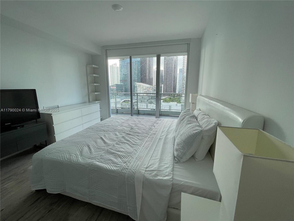 92 Sw 3rd St 2302, Miami