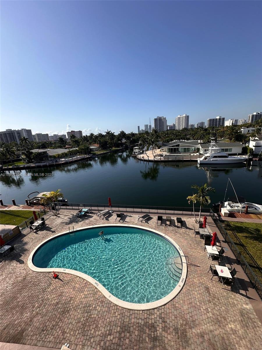 301 Golden Isles Dr 508, Hallandale Beach