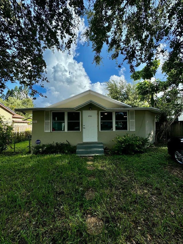 1 of 9 - 1721 Roosevelt St, Hollywood, FL