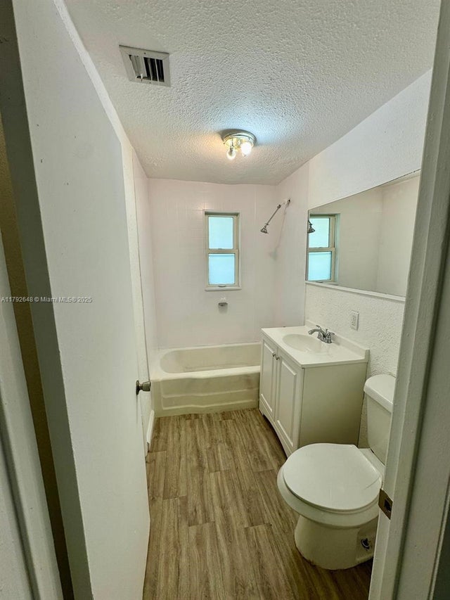 5 of 9 - 1721 Roosevelt St, Hollywood, FL