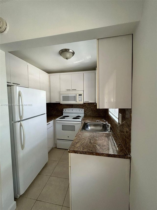 2 of 11 - 2435 Van Buren 6b, Hollywood, FL