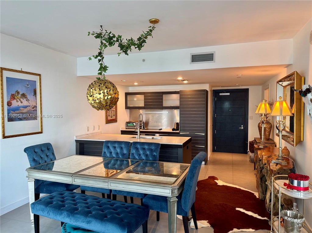 200 Biscayne Boulevard Way 4109, Miami