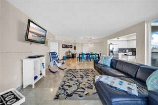 Photo of Listing #A11792969