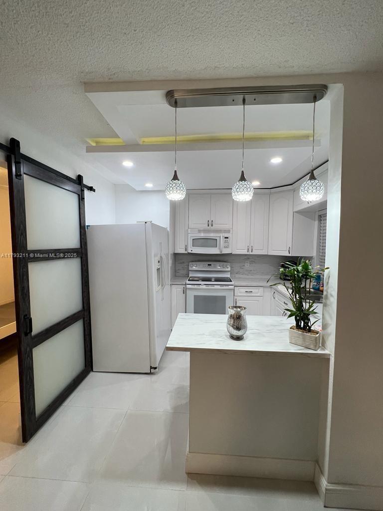 7910 Taft St 211, Pembroke Pines