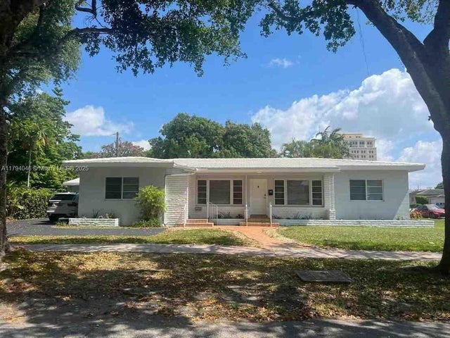 1 of 5 - 405 Malaga Ave 1, Coral Gables, FL