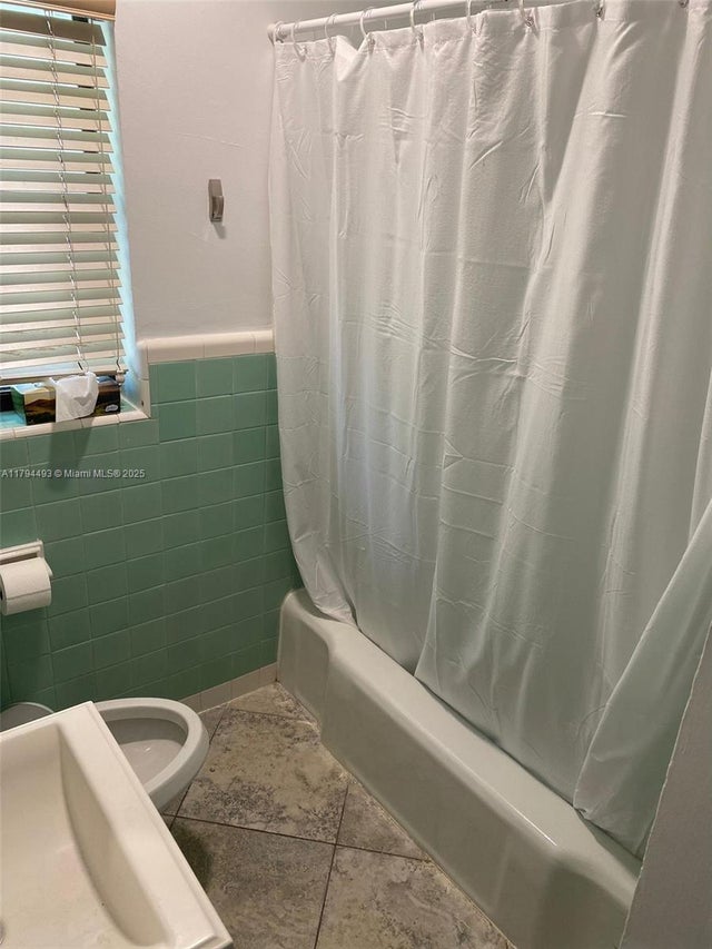 4 of 11 - 1516 Funston St, Hollywood, FL