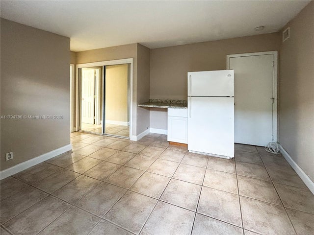 1 of 7 - 715 Ne 6th St 5e, Fort Lauderdale, FL