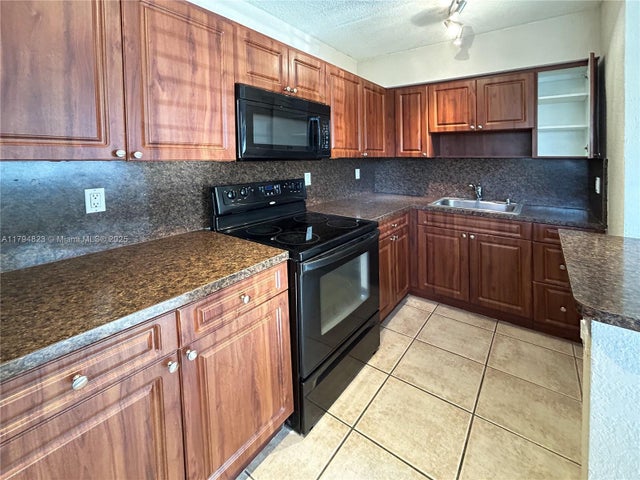 1 of 10 - 715 Ne 6th St 1, Fort Lauderdale, FL