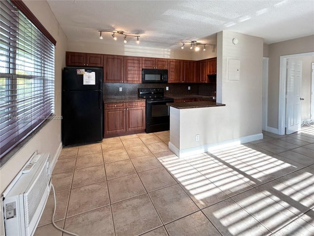 2 of 10 - 715 Ne 6th St 1, Fort Lauderdale, FL