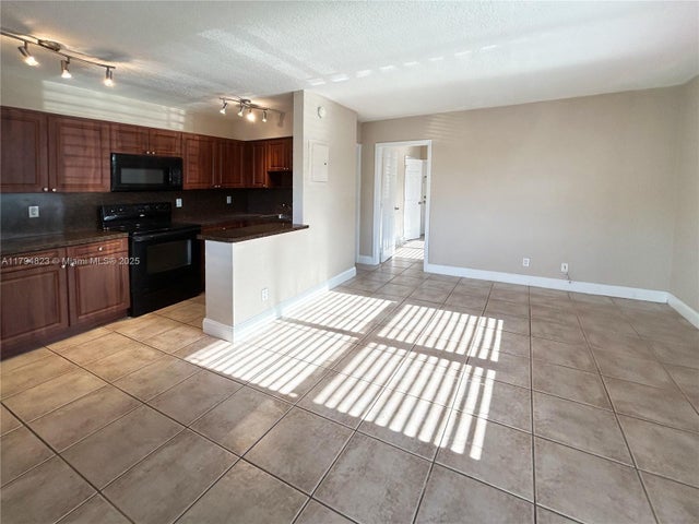 3 of 10 - 715 Ne 6th St 1, Fort Lauderdale, FL