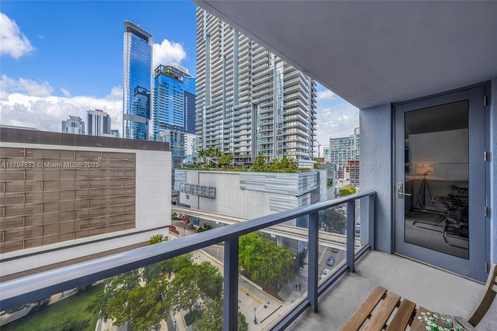31 Se 6th St 1407, Miami