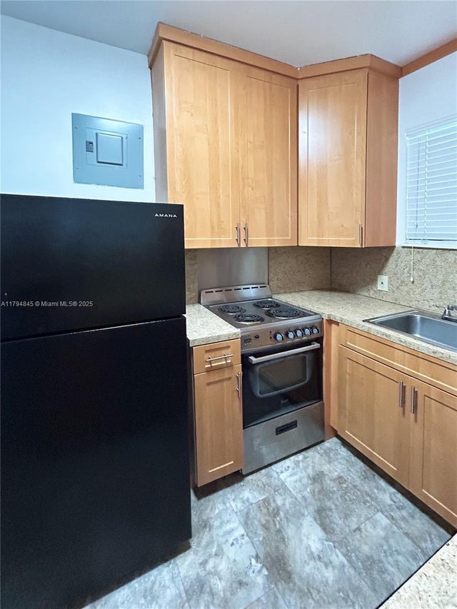 1 of 9 - 1141 Se 6th Ter 1, Fort Lauderdale, FL