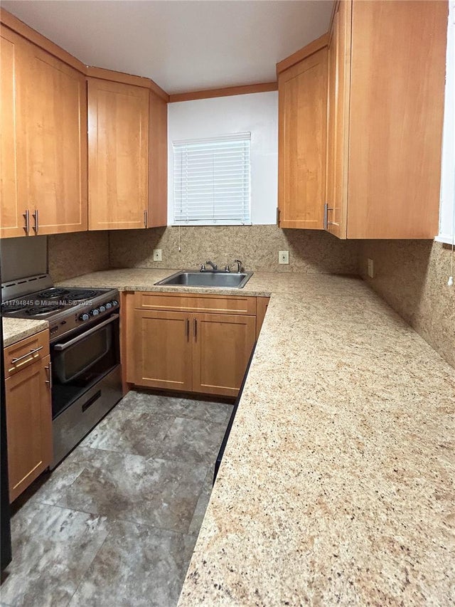 2 of 9 - 1141 Se 6th Ter 1, Fort Lauderdale, FL