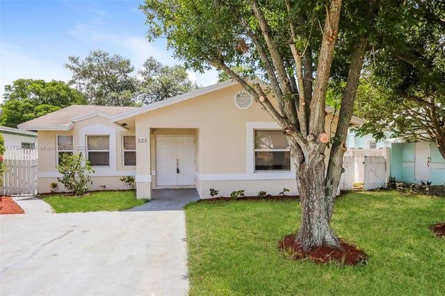 1 of 15 - 525 N 20th Ave N, Lake Worth, FL