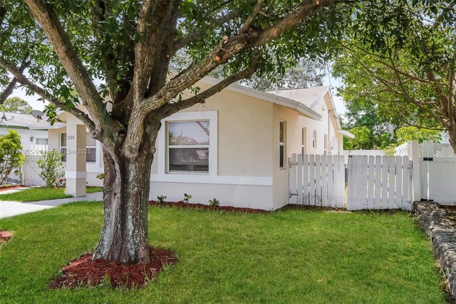 3 of 15 - 525 N 20th Ave N, Lake Worth, FL