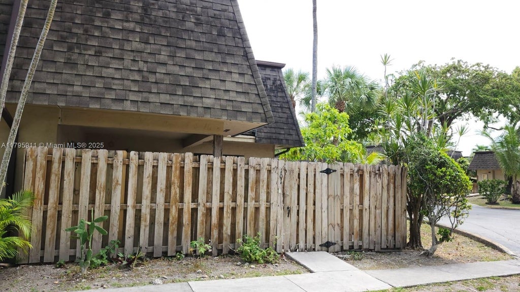 14293 Sw 94th Cir Ln 101-27, Miami