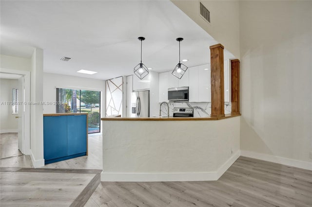4 of 40 - 155 Love Cres 155, Royal Palm Beach, FL