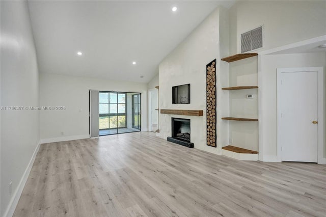 5 of 40 - 155 Love Cres 155, Royal Palm Beach, FL