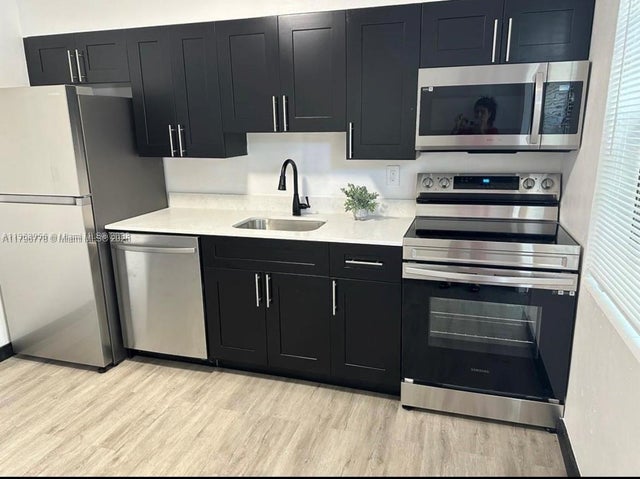 1 of 10 - 725 Nw 1st Ct 2, Hallandale Beach, FL