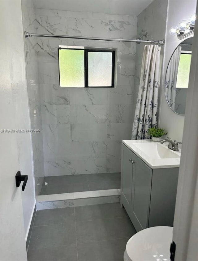 4 of 10 - 725 Nw 1st Ct 2, Hallandale Beach, FL