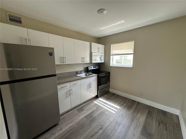 1 of 11 - 260 Sw 8th St 9, Pompano Beach, FL