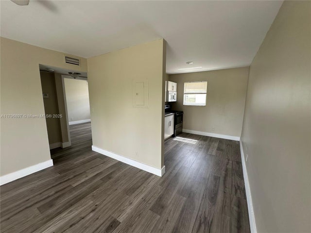 3 of 11 - 260 Sw 8th St 9, Pompano Beach, FL
