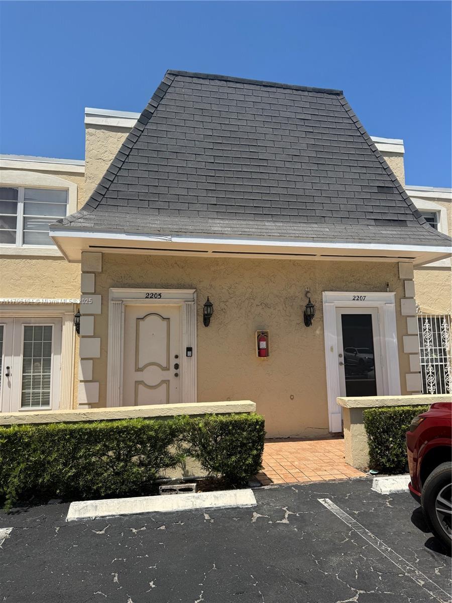 2207 Ne 7th St 16, Hallandale Beach