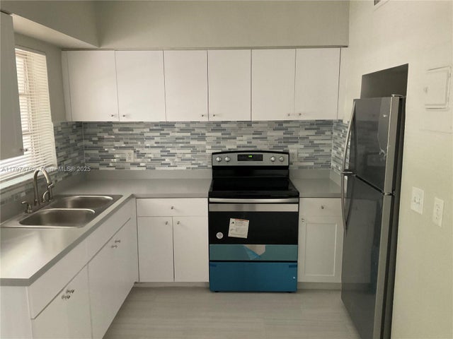 2 of 8 - 510 Se 9th St 6, Fort Lauderdale, FL