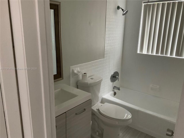 4 of 8 - 510 Se 9th St 6, Fort Lauderdale, FL