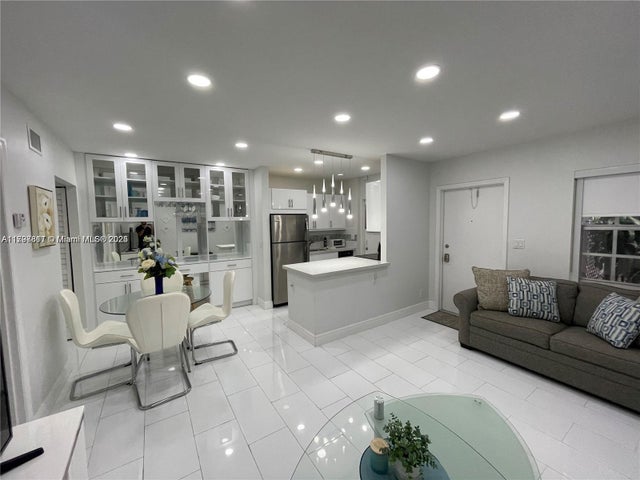 1 of 20 - 1407 Ne 56th St 103, Fort Lauderdale, FL