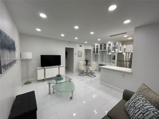 2 of 20 - 1407 Ne 56th St 103, Fort Lauderdale, FL
