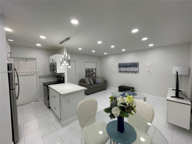 3 of 20 - 1407 Ne 56th St 103, Fort Lauderdale, FL